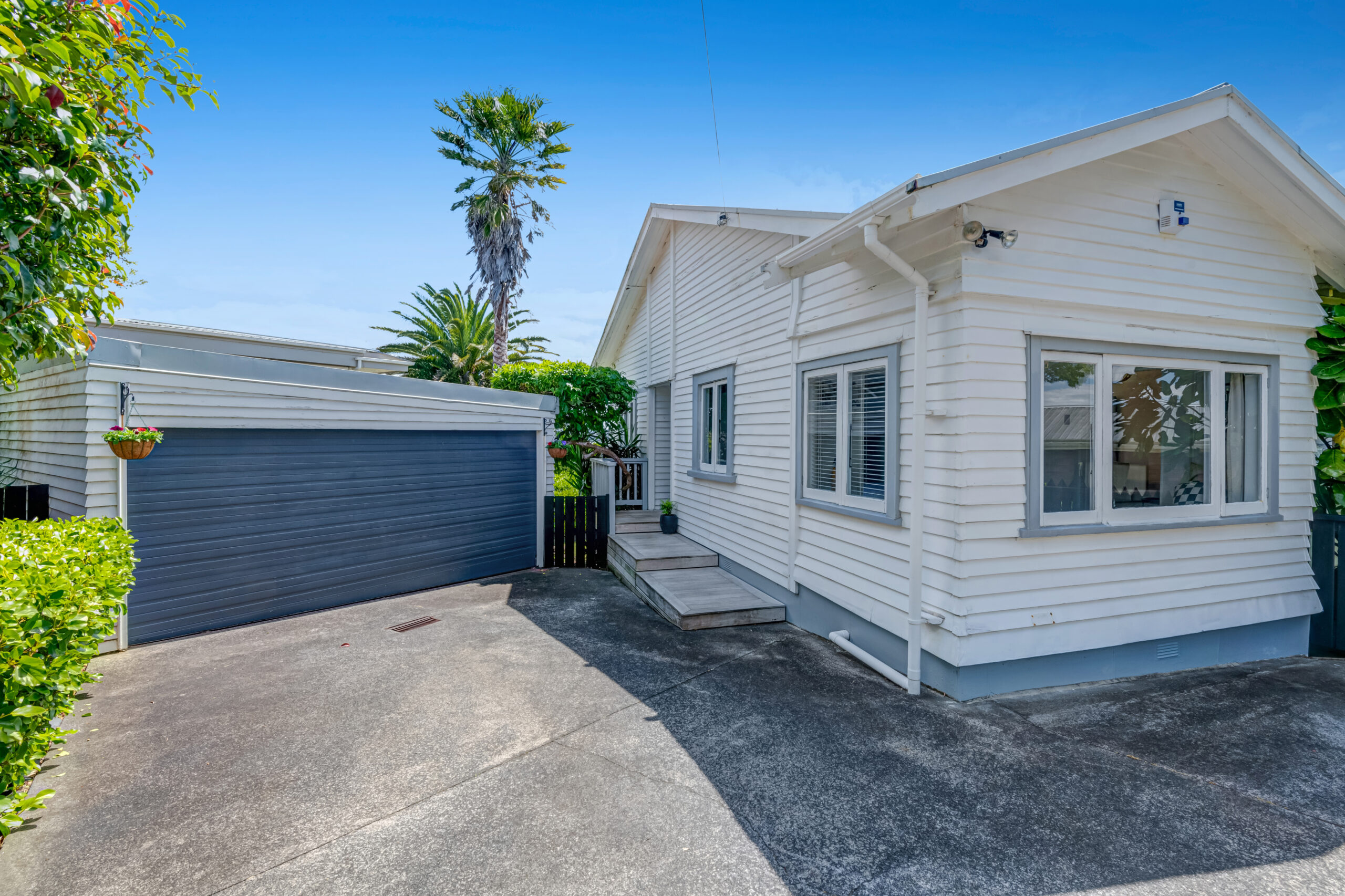 2/136 Sunset Road, Unsworth Heights